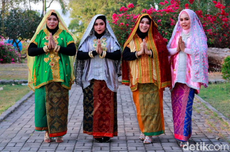 Pakaian Adat Suku Sumbawa: Menyimbolkan Keindahan dan Kekuatan Budaya Pulau Sumbawa