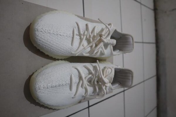 1 Juta Pasang ‘Triple White’ Yeezy Boost 350 V2: Detail Lengkap